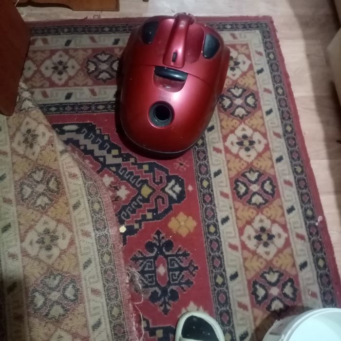 Пылесос, красного, цвета, удобный, не тяжелый, рабочий