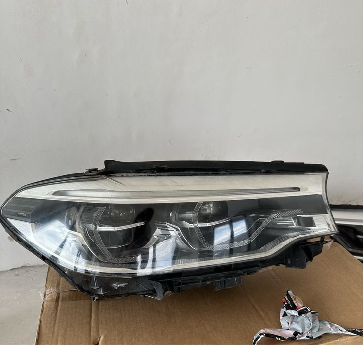 BMW G30 Оригинални фарове - BMW Adaptive led