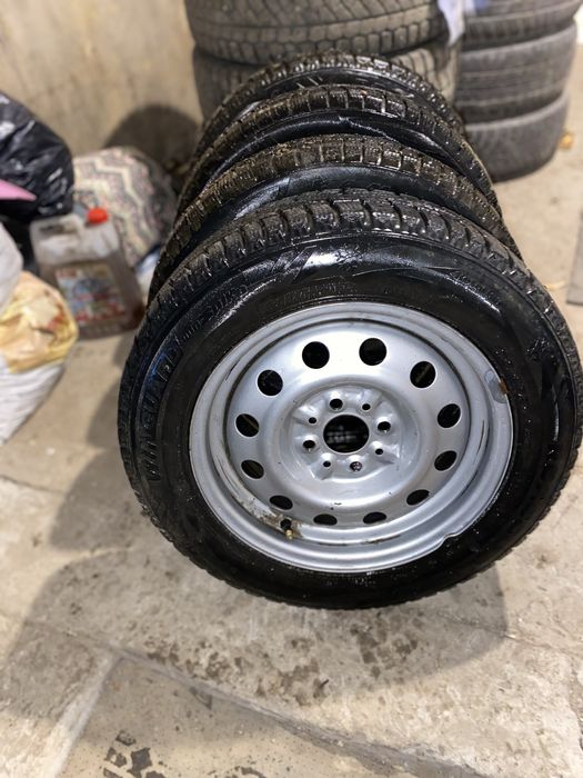 Продам покрышки с дисками R14