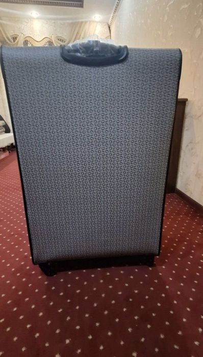 Guess chemodan ideal