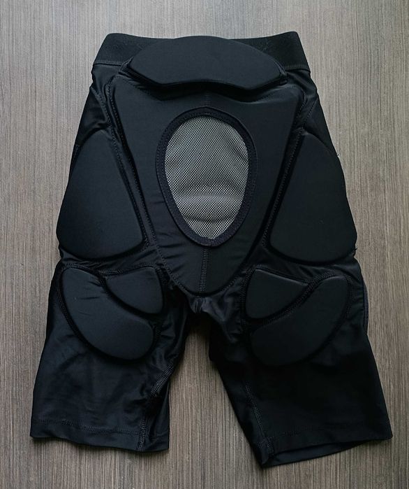 Протекторни шорти (нагъзник) размери S и L-XL