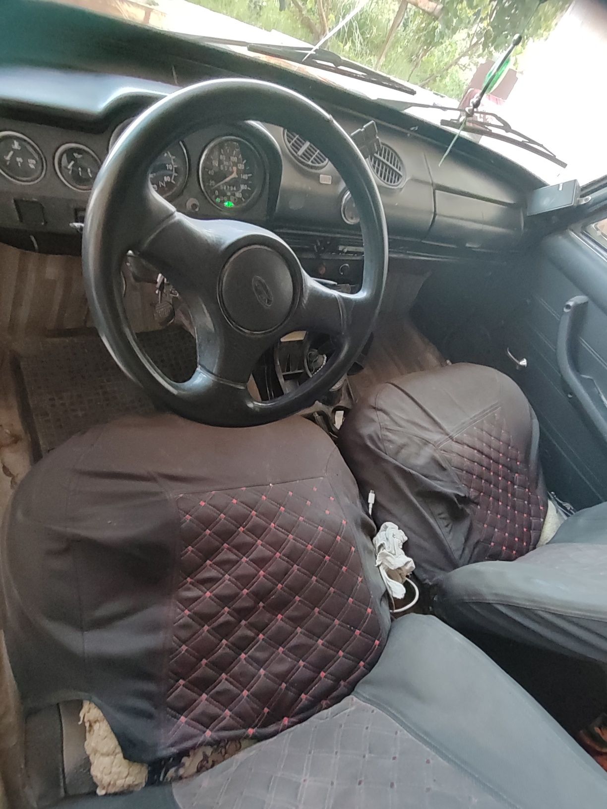 Vaz 21011 sotiladi
