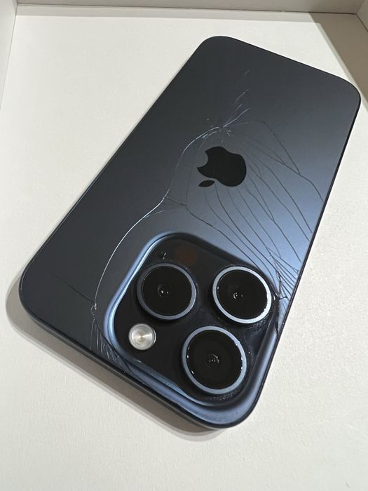 Продавам Iphone 15 Pro  128GB ( Dark Blue)