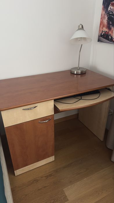 Birou pentru studiu sau lucru la computer