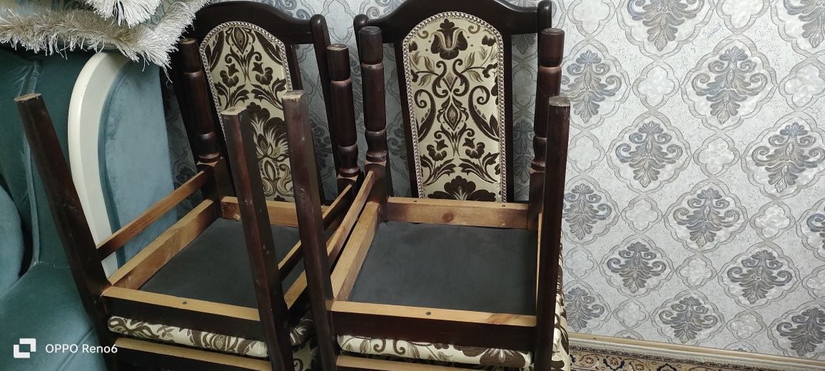 Продается стол с стульями Пекин толком не пользовались