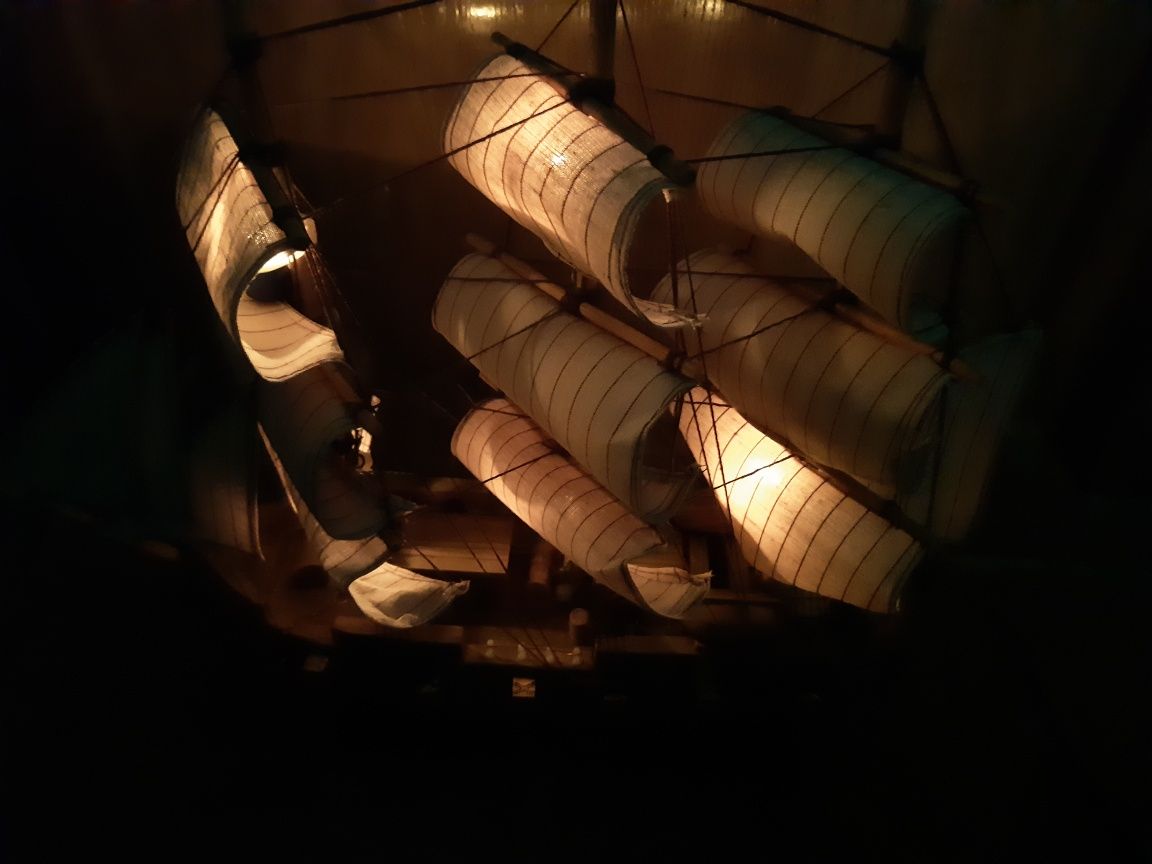 Corabie vapor artizanal cu lumini de veghe
