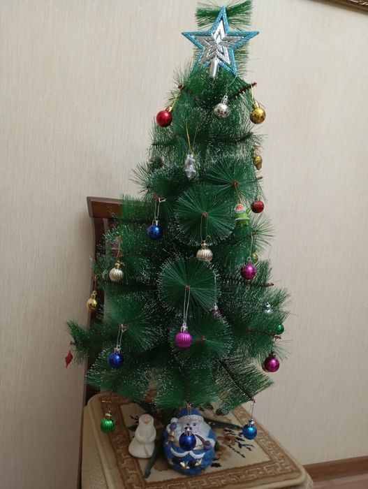 Ёлка  с игрушками