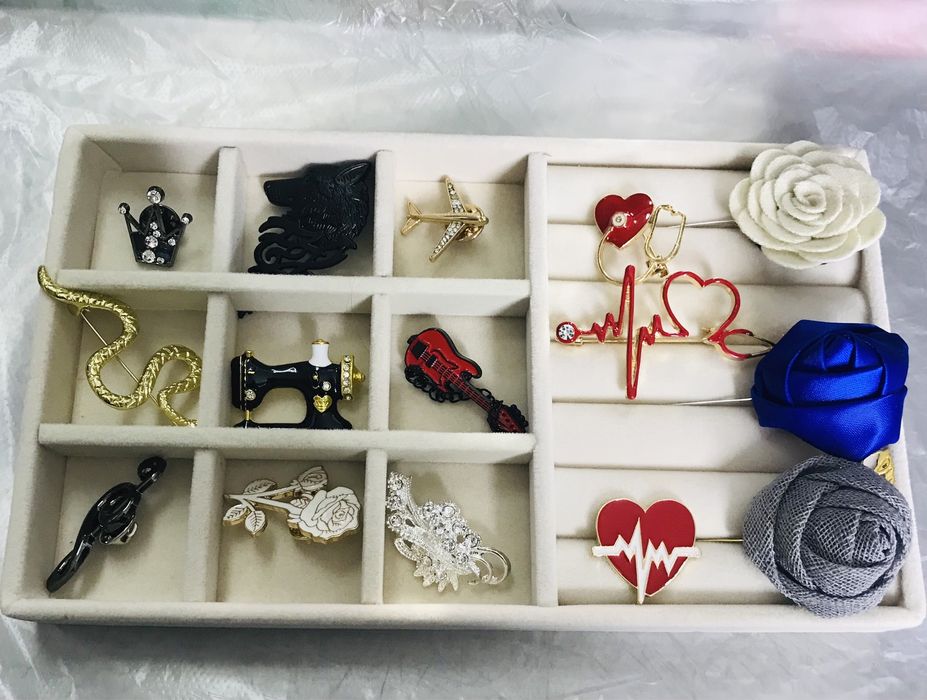 Брошь для мужчины и женщины