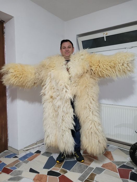 Tradiţi,bundă ,subă ,bitusă,suman .