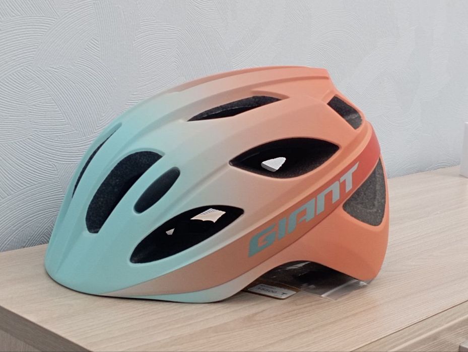 Велосипедный шлем Giant