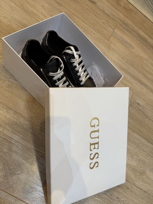 Оригинални Обувки Guess
