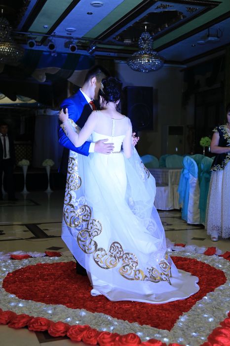 Платье в национальном стиле, свадебное платье