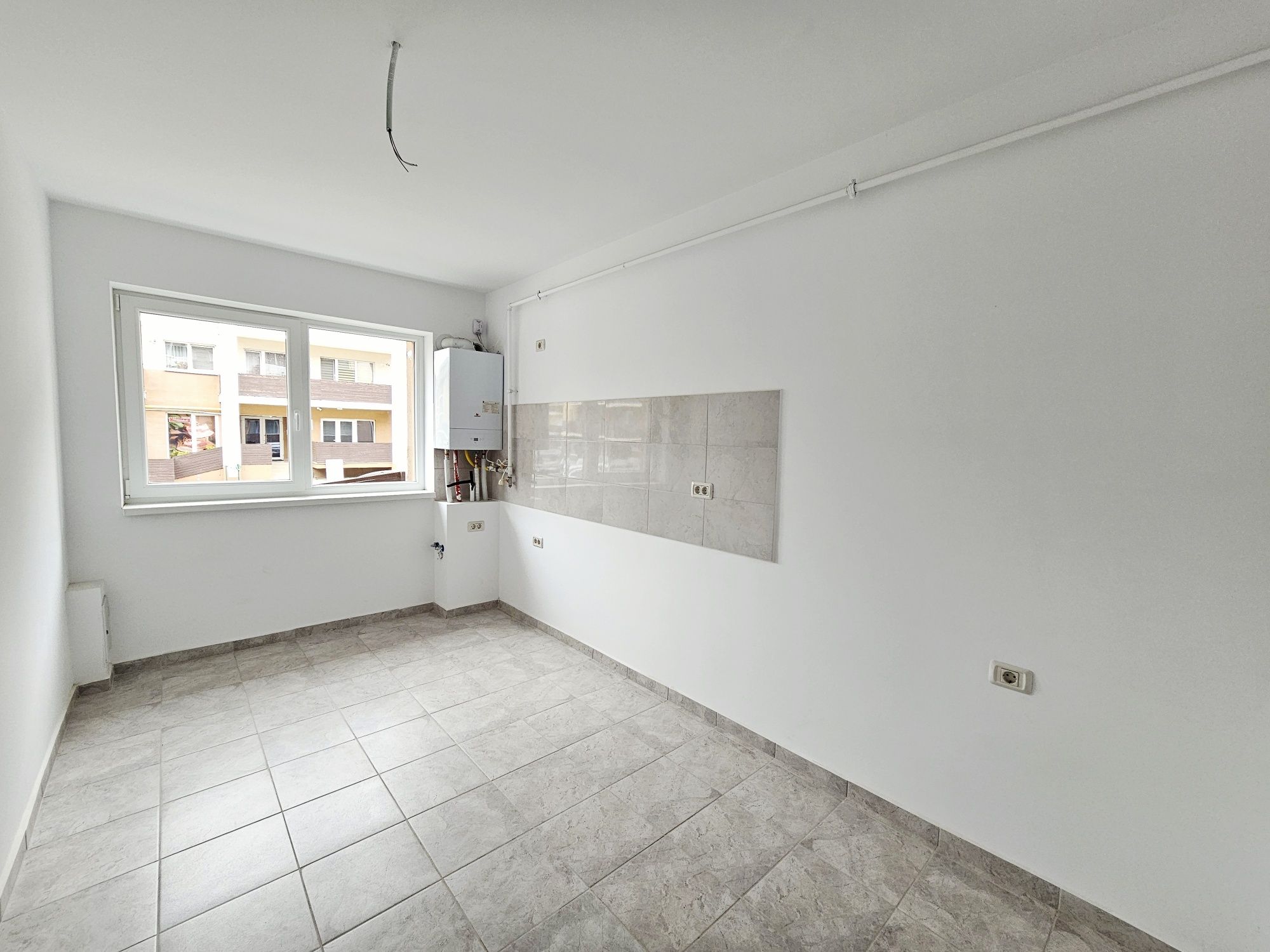 2 camere decomandat + loc de parcare privat