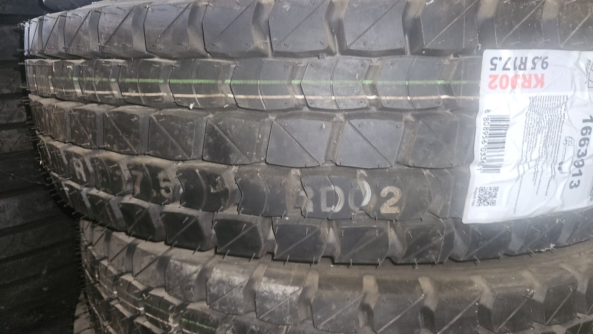 9.5R17.5 Kumho Krd02 нови 4бр.