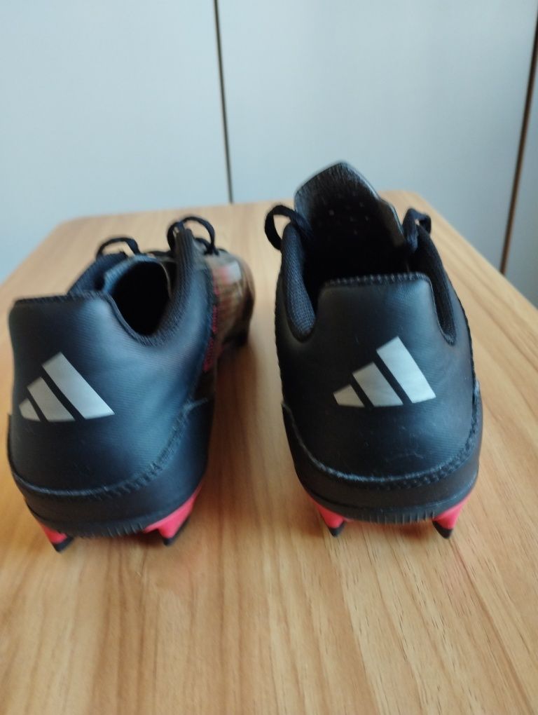 Футболни обувки Adidas 40 номер 25см. Нови