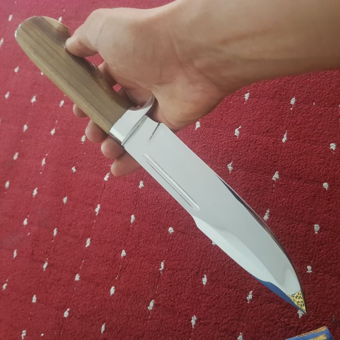 Oxotshni sovga uchunxam juda ajoyib pichoq