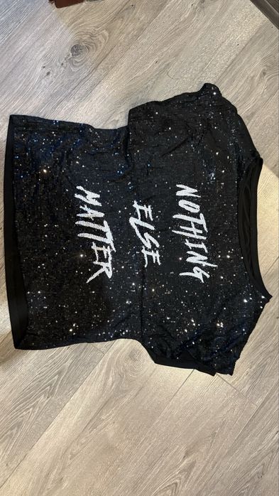 Черна тениска  с пайети р-р М