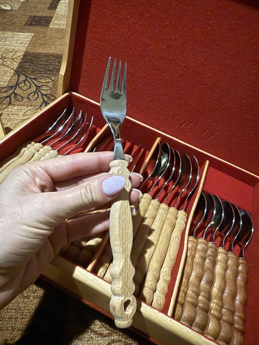 Комплект прибори за хранене