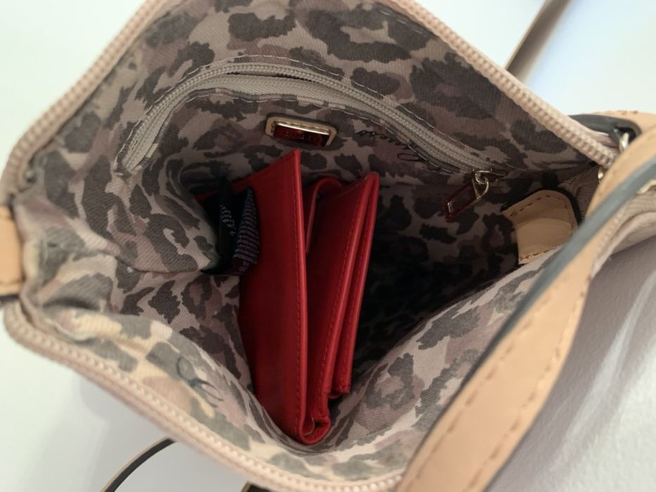Geanta Guess cross-body roz