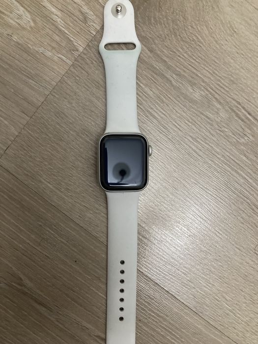 Apple watch se 2 в отличном состоянии