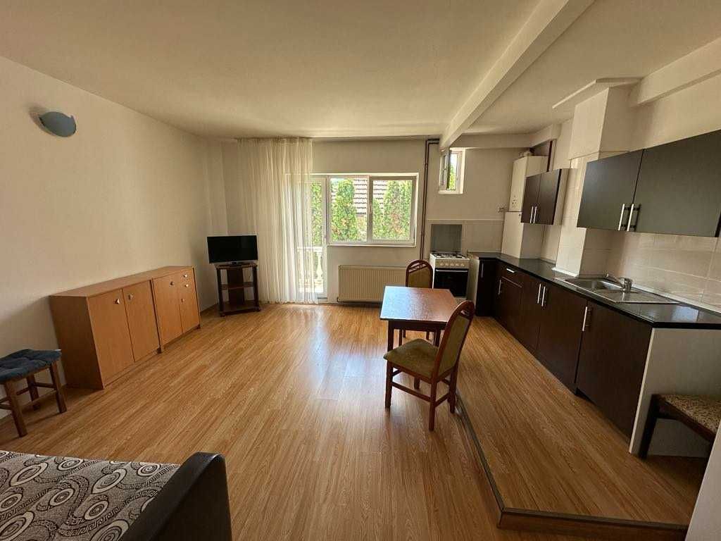 Inchiriez apartament cu 2 camere, bloc nou, zona centrala