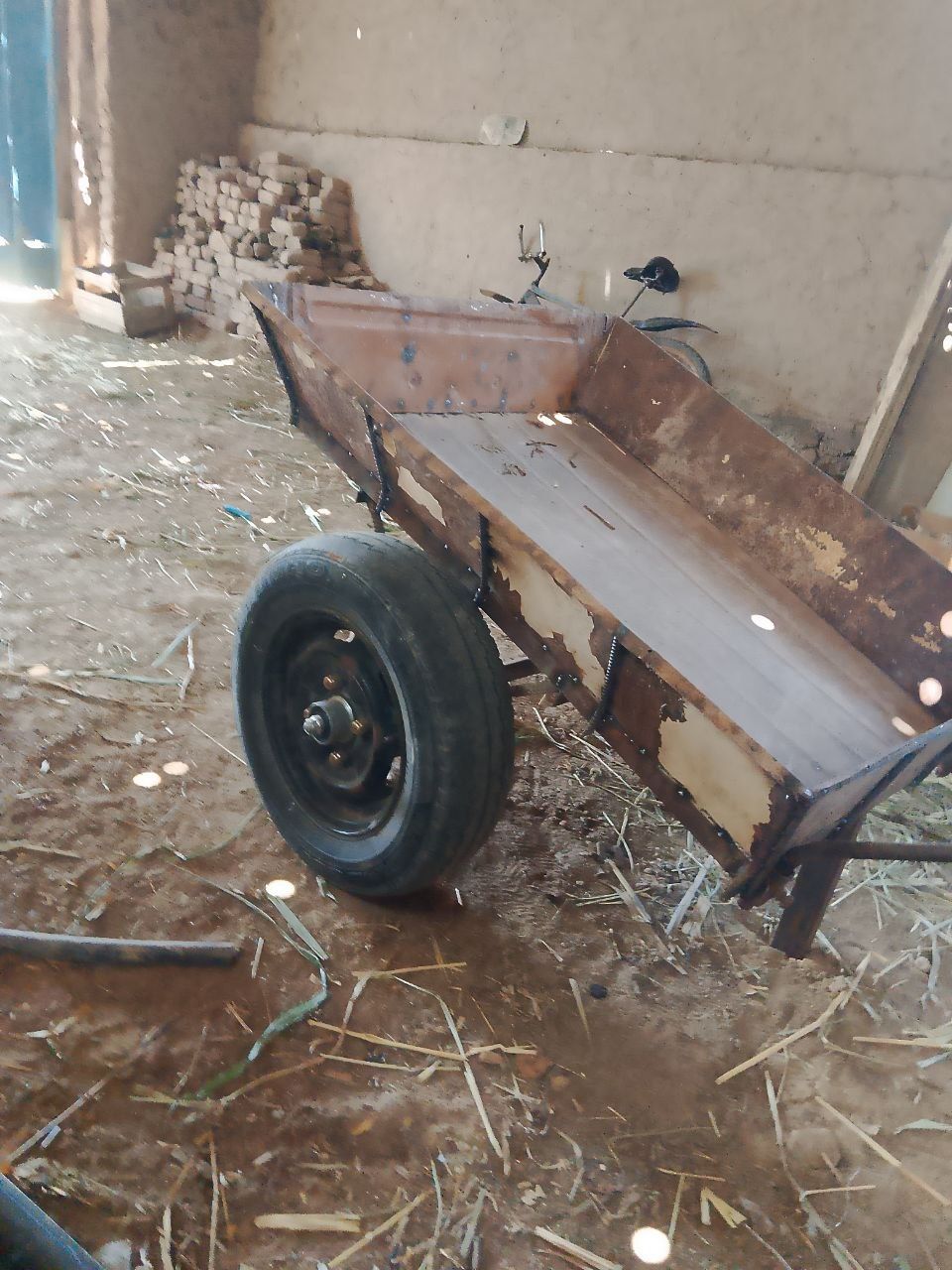 Nakashniy tashka satiladi.