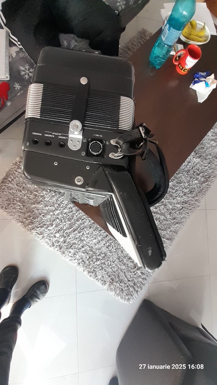 Acordeon Roland FR7