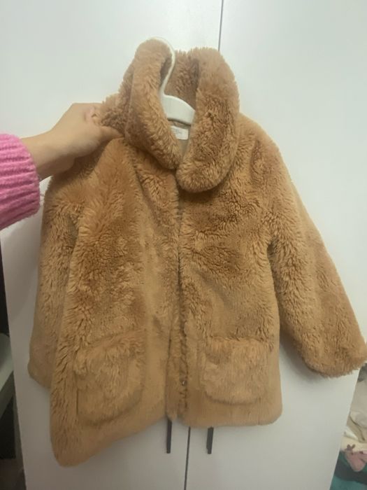 Palton next si blana h&m 4-5 ani