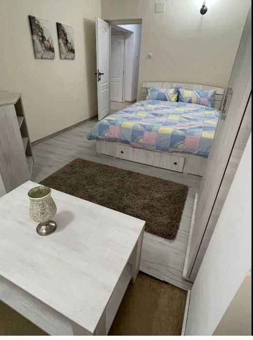 Închiriez apartament