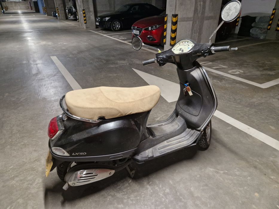 Scuter Piaggio Vespa LX50 Negru