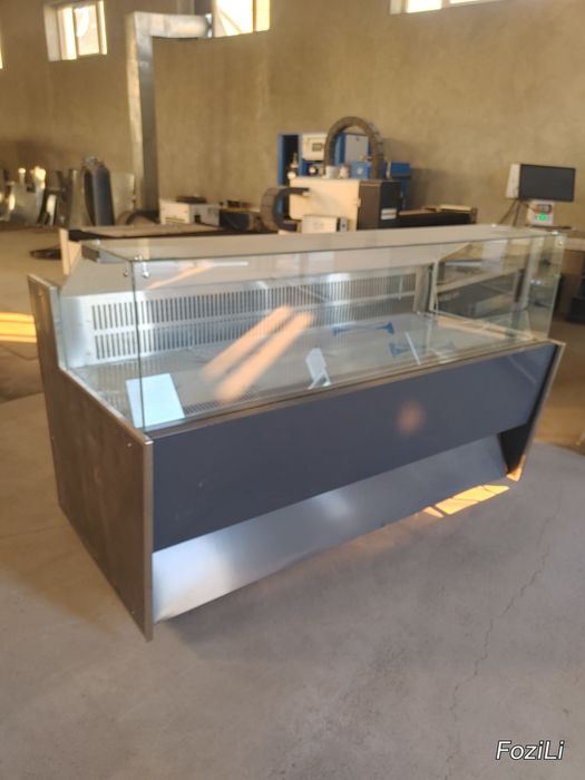 Vitrinali xaladilnik sotiladi 2metrlik ekonom motor