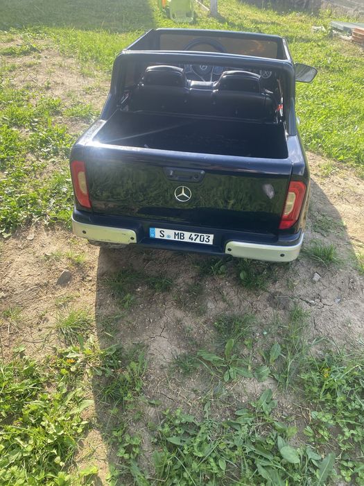 Двуместен акумулаторен джип