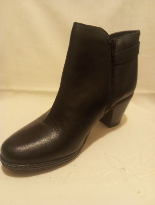 Ghete din piele naturala