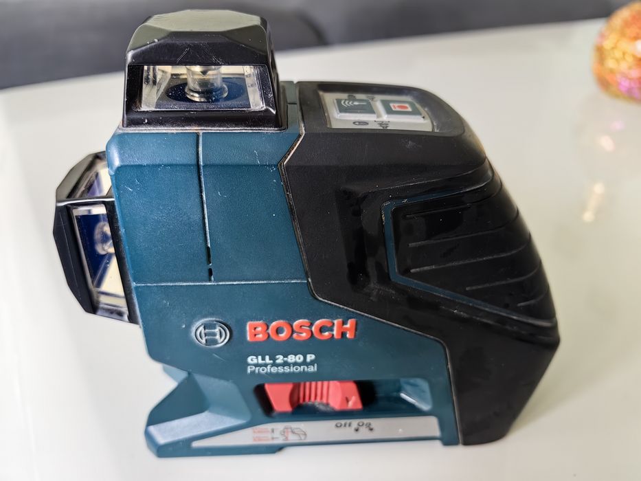Продавам лазерен нивелир Bosh GLL в перфектно състояние 2-80 P