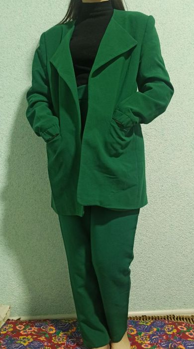 Ayolar uchun kostyum wim