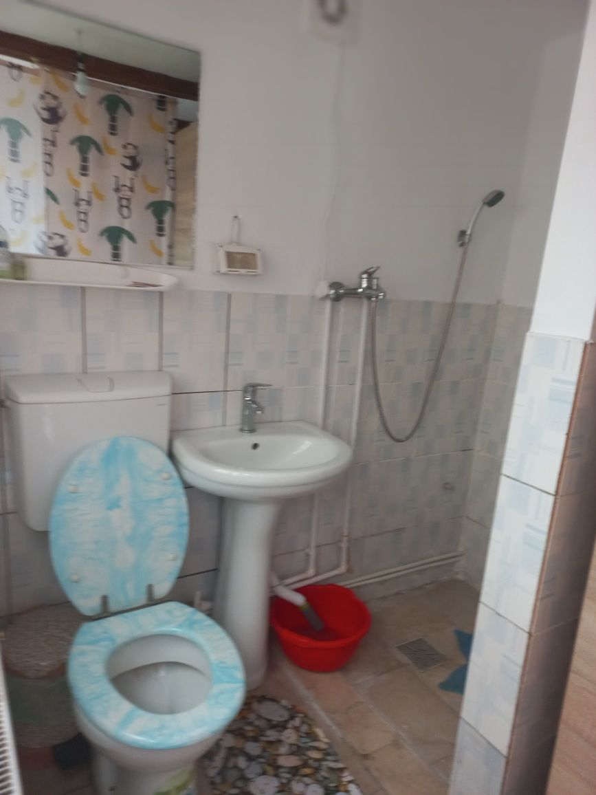 Inchiriez garsoniera si apartament incepind de astazi