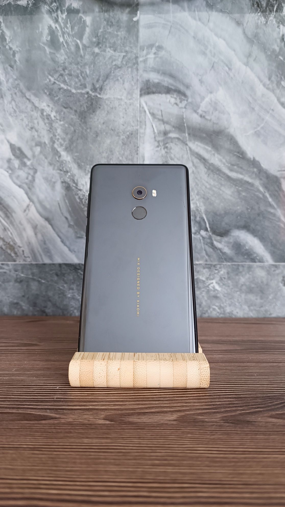 Телефон Xiaomi Mi Mix 2