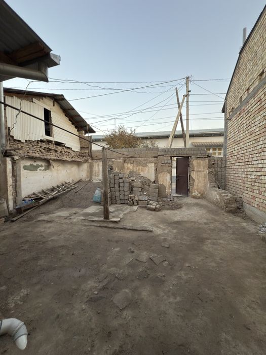 Сергели туманида 1.5 сотих 3 хонали уй сотилади зудлик билан