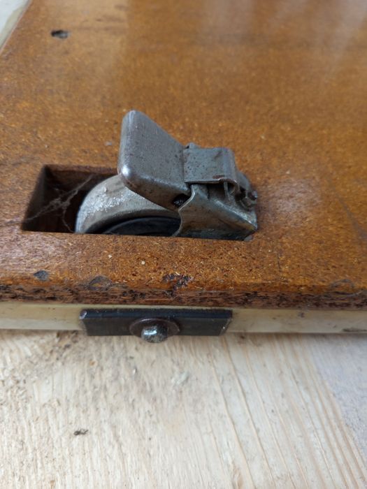 Ниска транспортна количка за багаж или монтьор