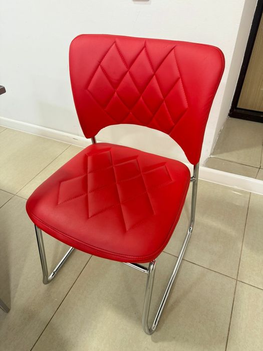 Офисные стулья в хорошем состоянии