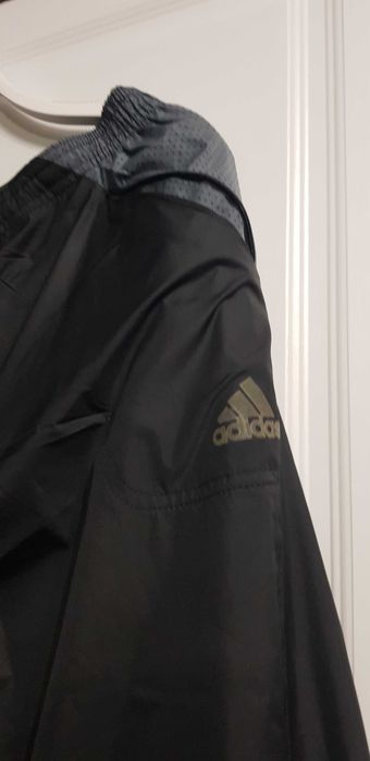 Продавам мъжки спортни долнища Adidas