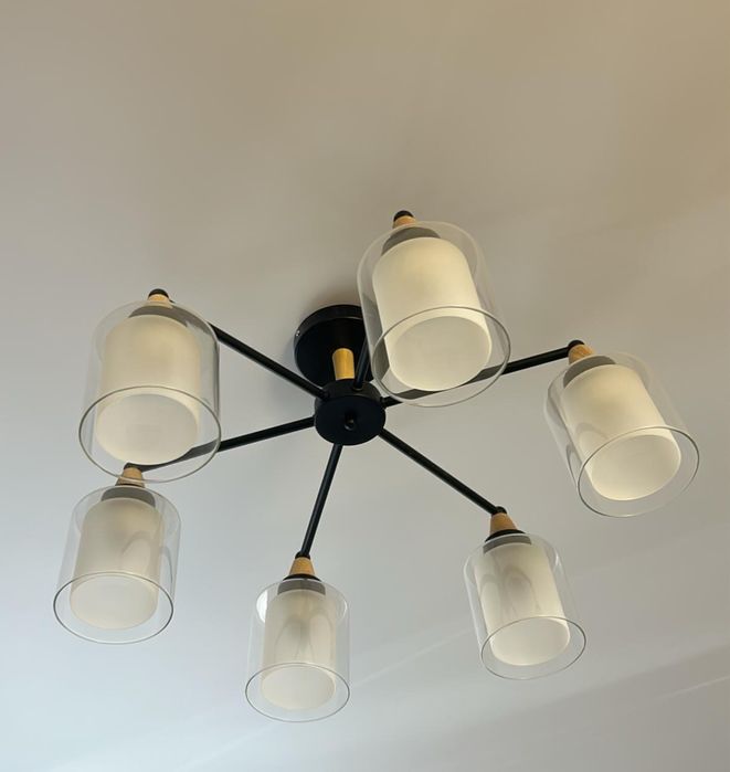 Продается люстра