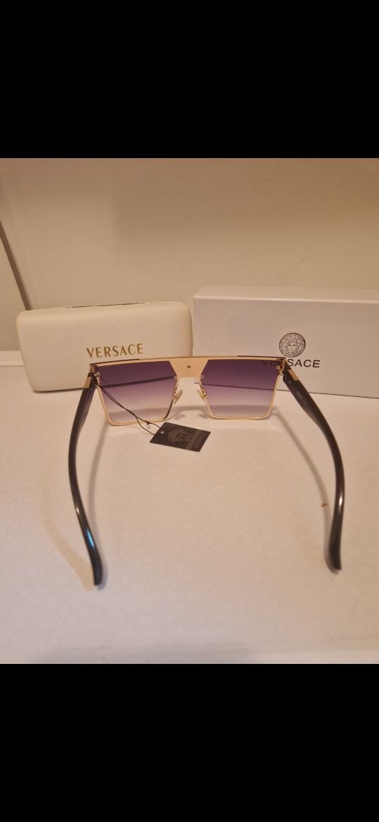 Ochelari de soare Versace 
LETILA marou
Cu toc 170 lei fără 120 lei 
P