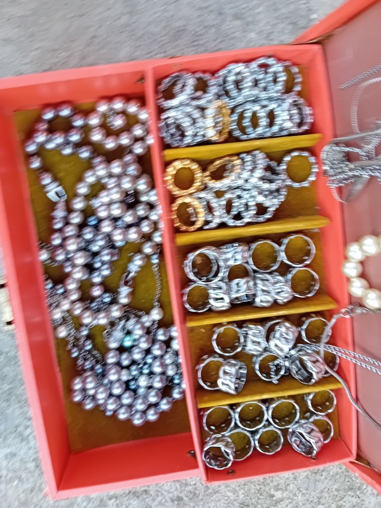 Bijuterii din inox. Nu trimit predare personala