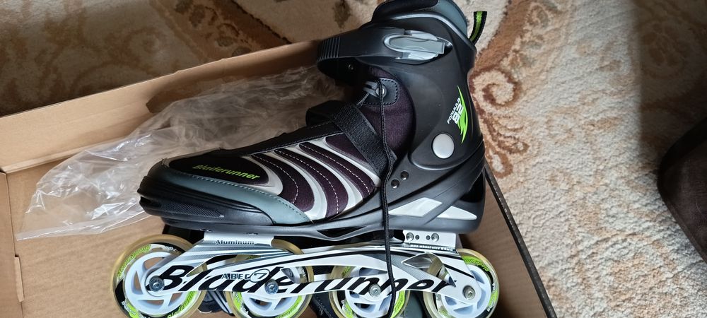 Нови, неупотребявани ролери BLADERUNNER