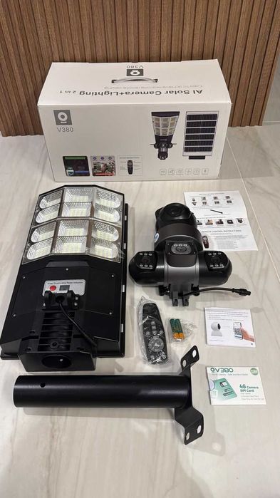 Camera cu 3 lentile și panou solar NOU pe piata