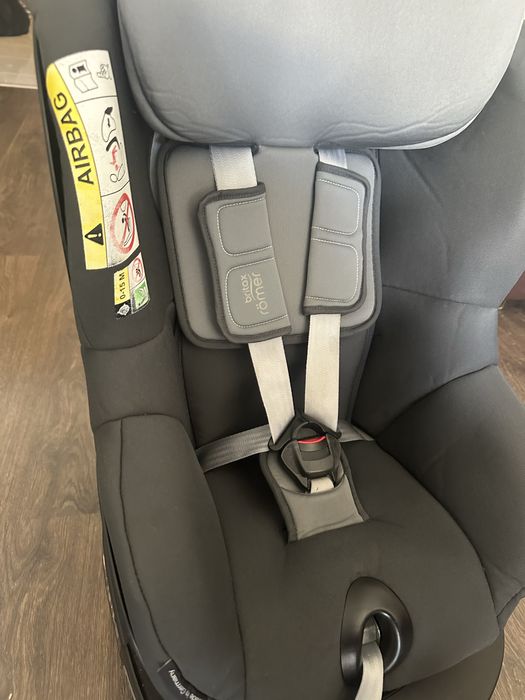 Britax Romer Dualfix i-Size M стол за кола + подложка подарък