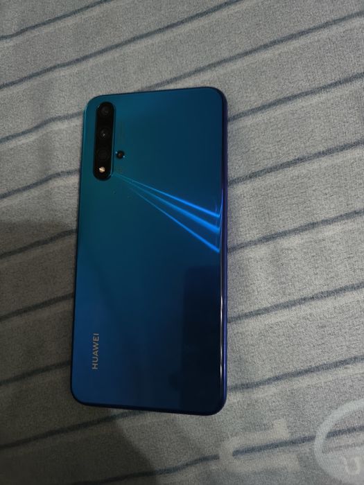 Смартфон Huawei Nova 5 (128GB), всё работает идеально