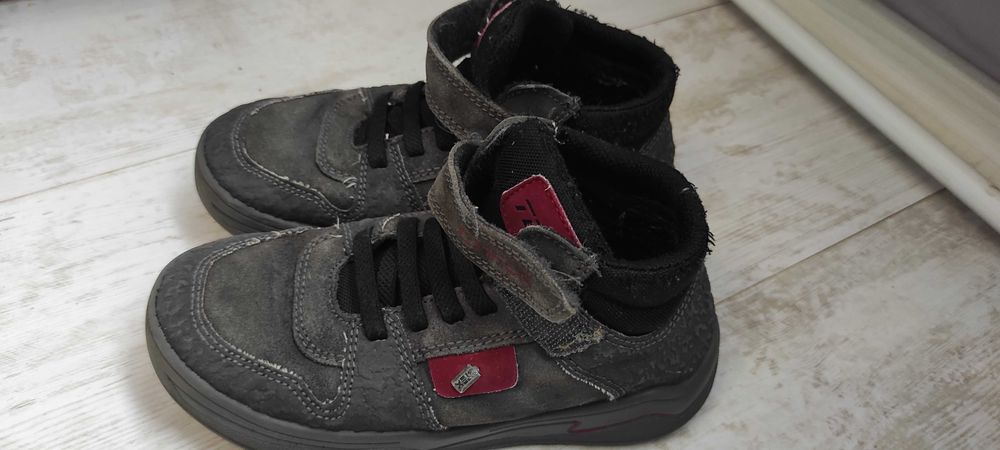 Боти 31 номер с подарък маратонки