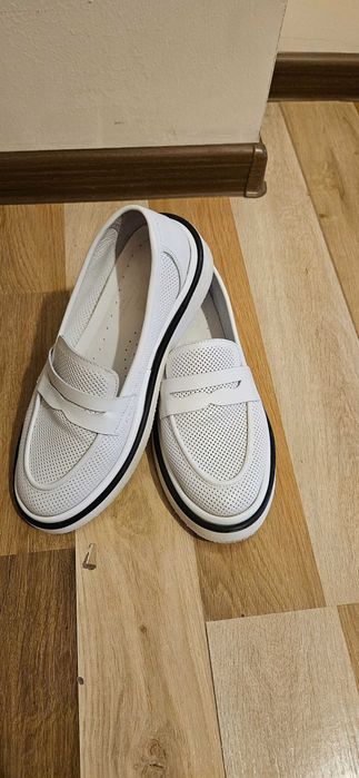 Женские кожаные лоферы